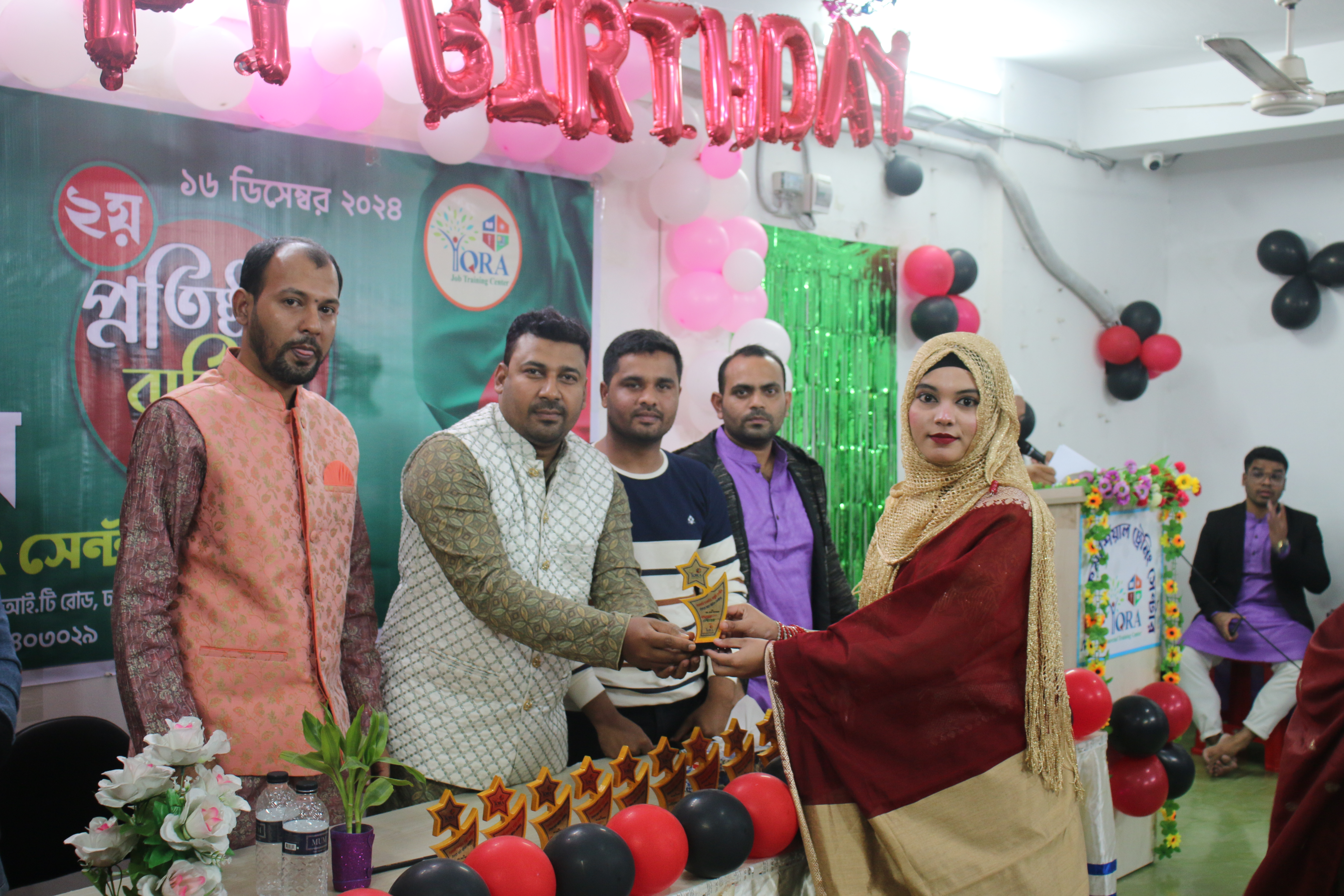 চাকরি প্রাপ্ত শিক্ষার্থীদের সম্মাননা স্মারক প্রদান